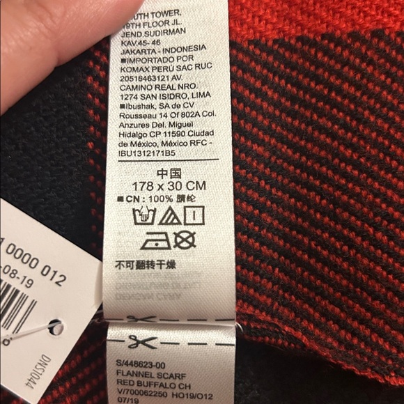 Old Navy Red Plaid Scarf - Picture 8 of 8